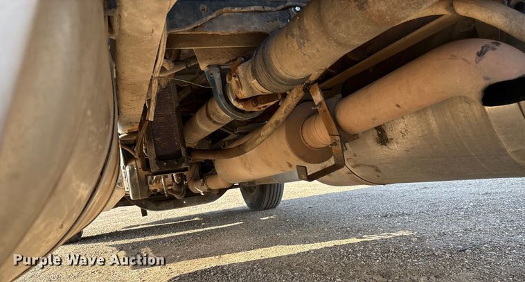 image for item EM0508 2007 Peterbilt 386 semi truck