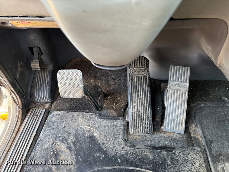 image for item EM0508 2007 Peterbilt 386 semi truck