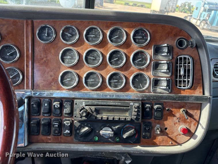 image for item EM0508 2007 Peterbilt 386 semi truck