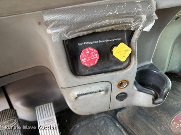 image for item EM0508 2007 Peterbilt 386 semi truck