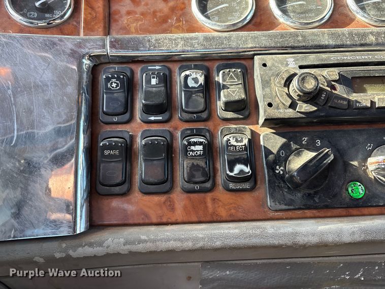 image for item EM0508 2007 Peterbilt 386 semi truck