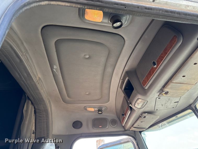 image for item EM0508 2007 Peterbilt 386 semi truck