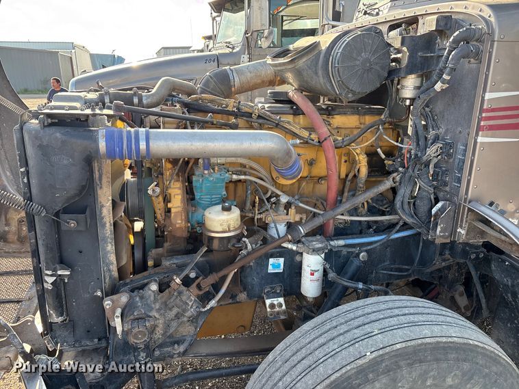 image for item EM0508 2007 Peterbilt 386 semi truck