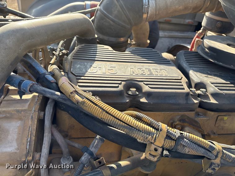 image for item EM0508 2007 Peterbilt 386 semi truck