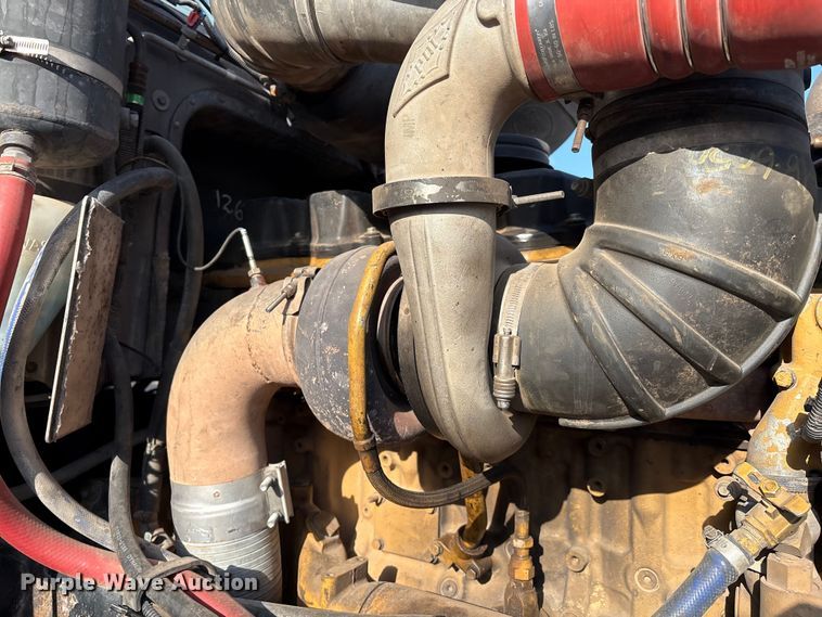 image for item EM0508 2007 Peterbilt 386 semi truck