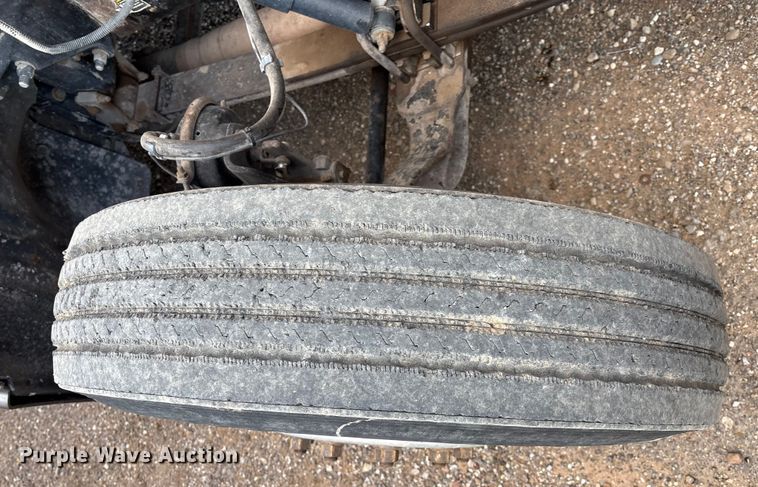 image for item EM0508 2007 Peterbilt 386 semi truck