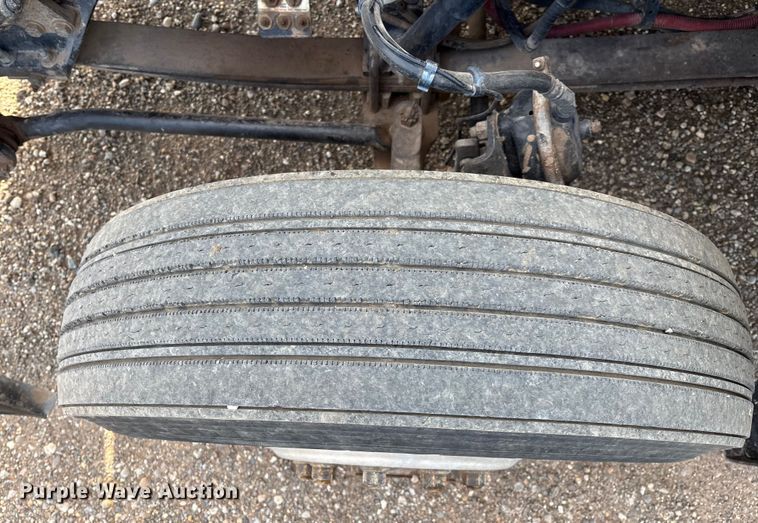 image for item EM0508 2007 Peterbilt 386 semi truck