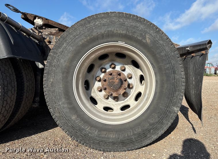 image for item EM0508 2007 Peterbilt 386 semi truck