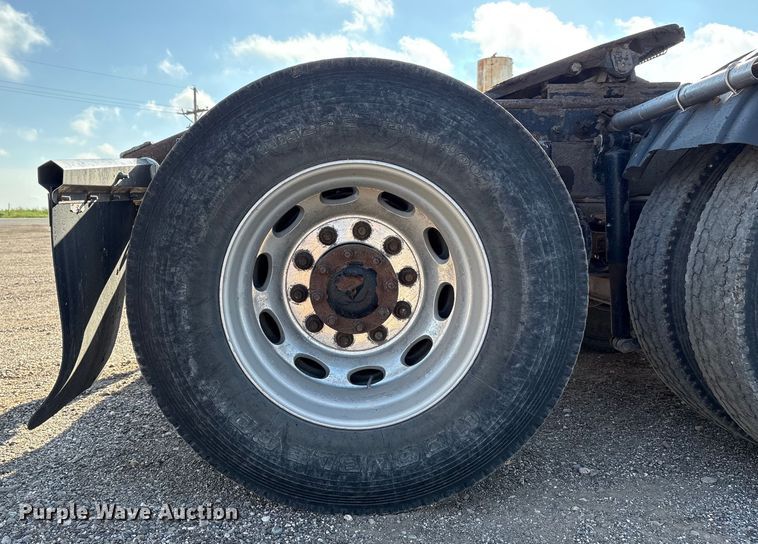 image for item EM0508 2007 Peterbilt 386 semi truck