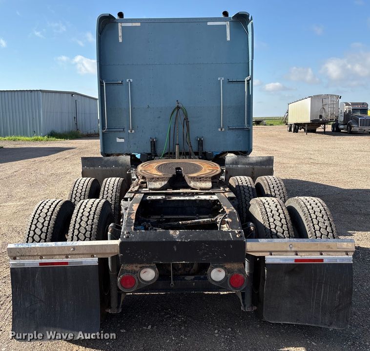 image for item EM0509 2007 Peterbilt 386 semi truck