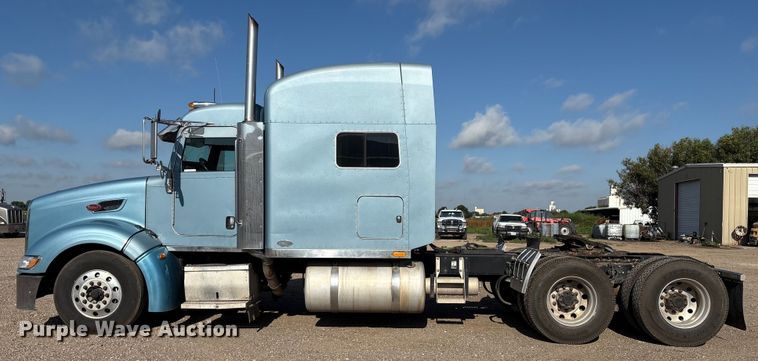 image for item EM0509 2007 Peterbilt 386 semi truck