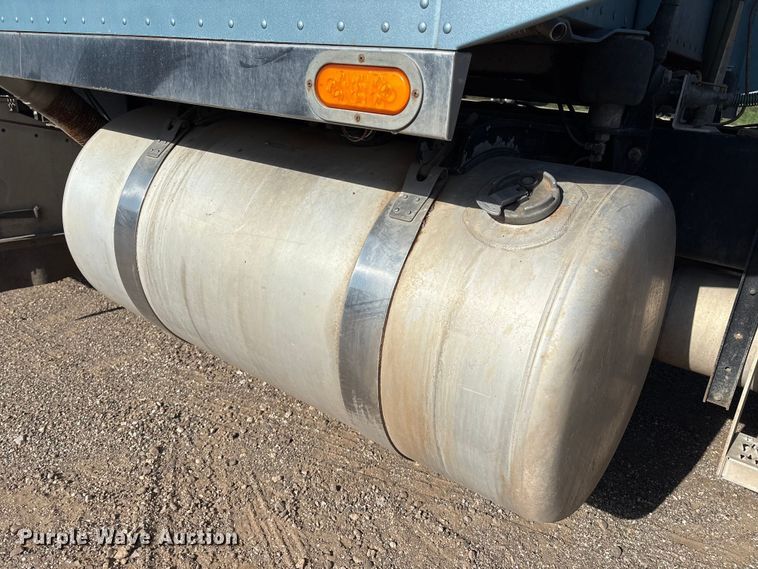 image for item EM0509 2007 Peterbilt 386 semi truck