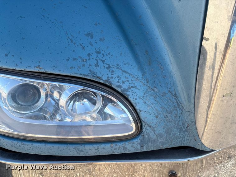 image for item EM0509 2007 Peterbilt 386 semi truck