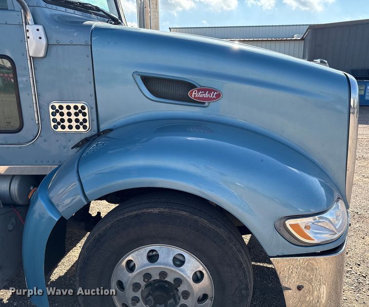 image for item EM0509 2007 Peterbilt 386 semi truck