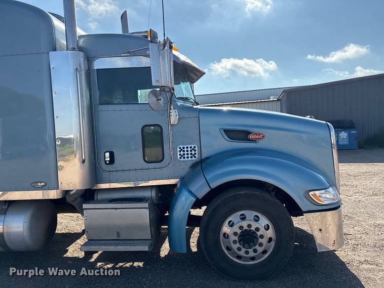 image for item EM0509 2007 Peterbilt 386 semi truck