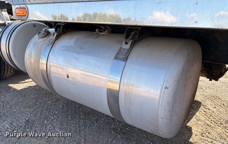 image for item EM0509 2007 Peterbilt 386 semi truck