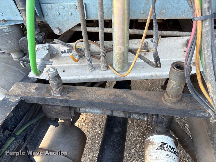 image for item EM0509 2007 Peterbilt 386 semi truck