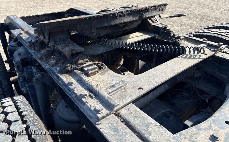 image for item EM0509 2007 Peterbilt 386 semi truck