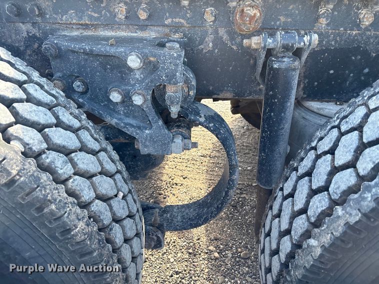 image for item EM0509 2007 Peterbilt 386 semi truck