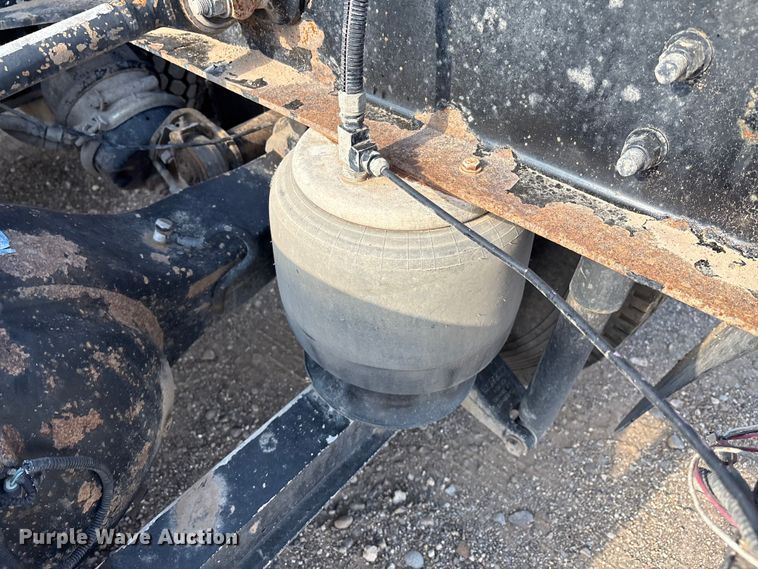 image for item EM0509 2007 Peterbilt 386 semi truck