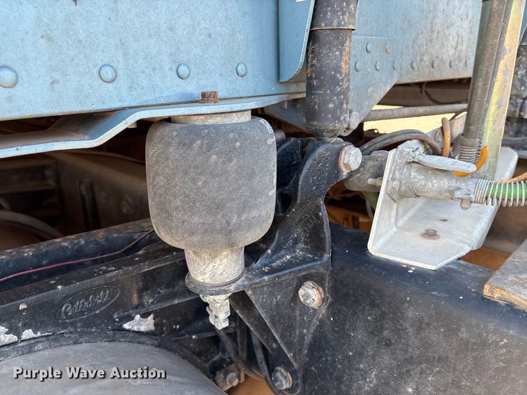 image for item EM0509 2007 Peterbilt 386 semi truck