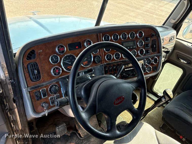 image for item EM0509 2007 Peterbilt 386 semi truck