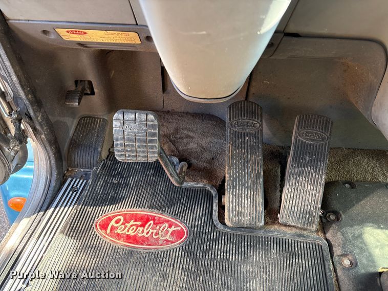 image for item EM0509 2007 Peterbilt 386 semi truck