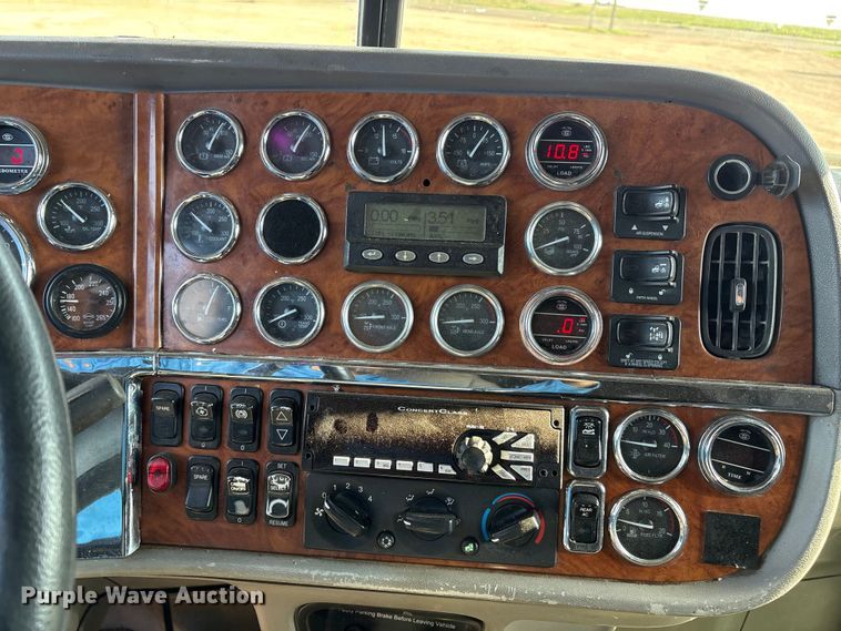 image for item EM0509 2007 Peterbilt 386 semi truck