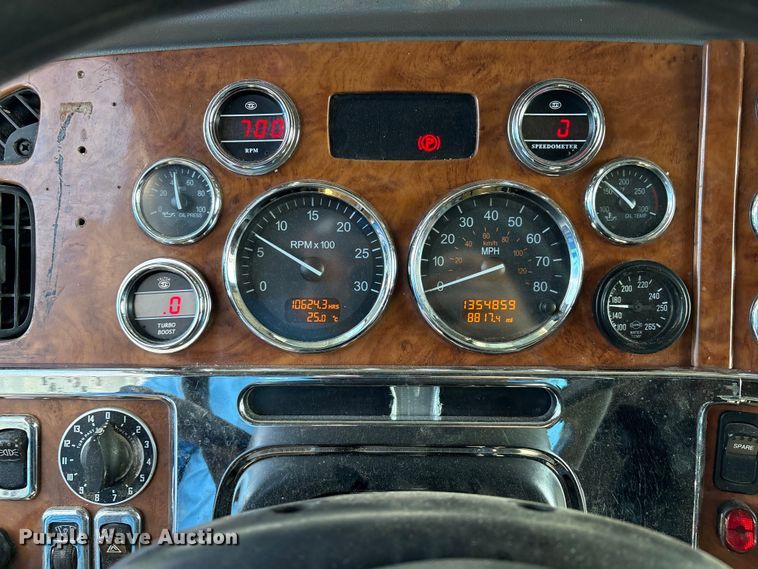 image for item EM0509 2007 Peterbilt 386 semi truck