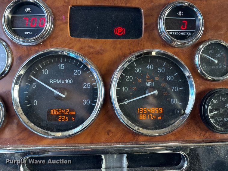 image for item EM0509 2007 Peterbilt 386 semi truck