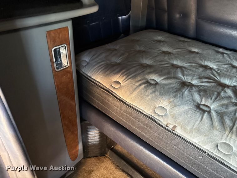 image for item EM0509 2007 Peterbilt 386 semi truck