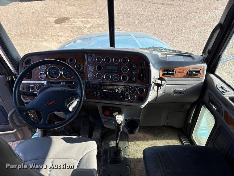image for item EM0509 2007 Peterbilt 386 semi truck