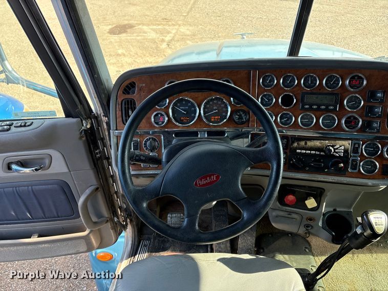 image for item EM0509 2007 Peterbilt 386 semi truck
