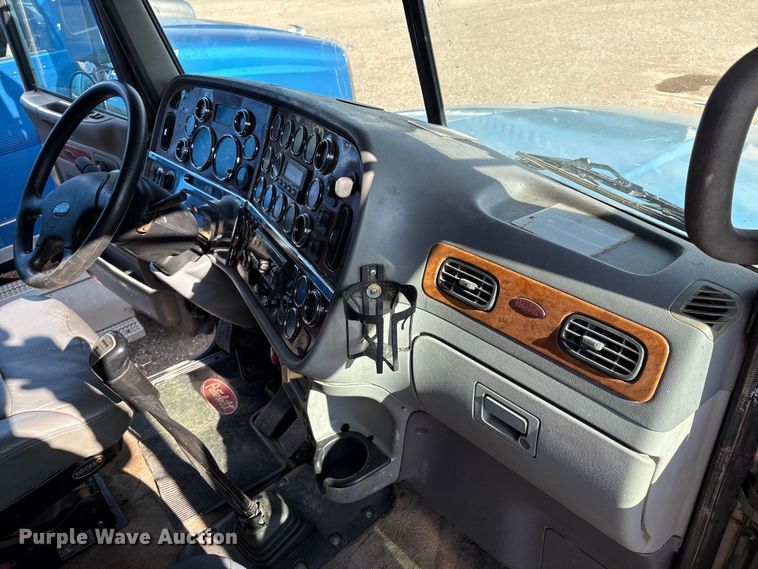image for item EM0509 2007 Peterbilt 386 semi truck