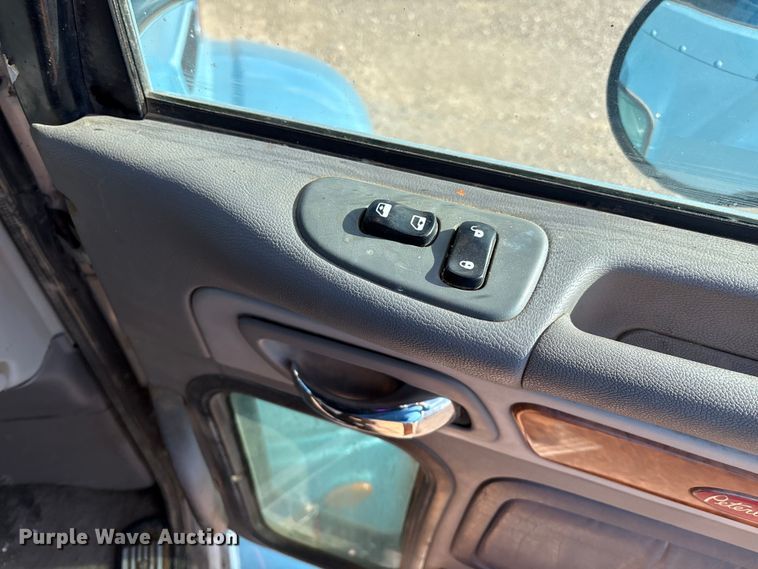 image for item EM0509 2007 Peterbilt 386 semi truck