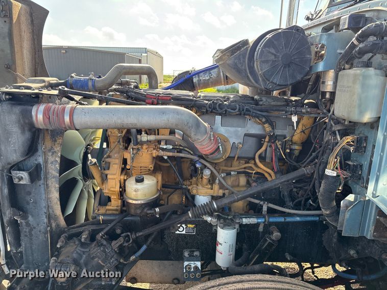 image for item EM0509 2007 Peterbilt 386 semi truck