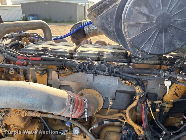 image for item EM0509 2007 Peterbilt 386 semi truck