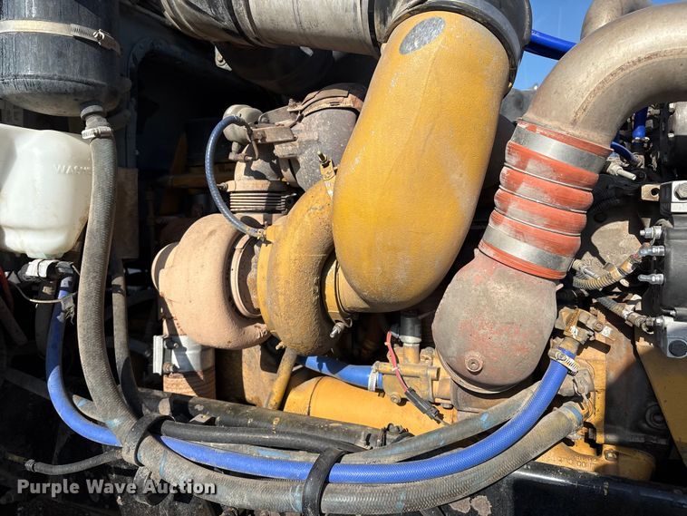 image for item EM0509 2007 Peterbilt 386 semi truck