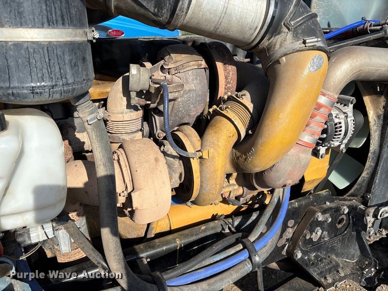 image for item EM0509 2007 Peterbilt 386 semi truck