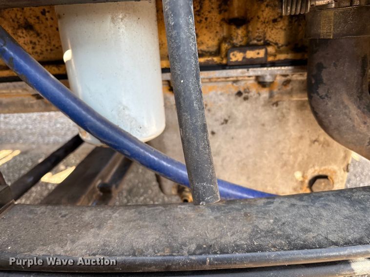 image for item EM0509 2007 Peterbilt 386 semi truck