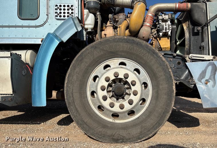 image for item EM0509 2007 Peterbilt 386 semi truck