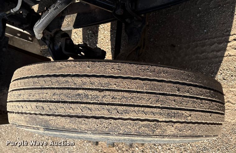 image for item EM0509 2007 Peterbilt 386 semi truck