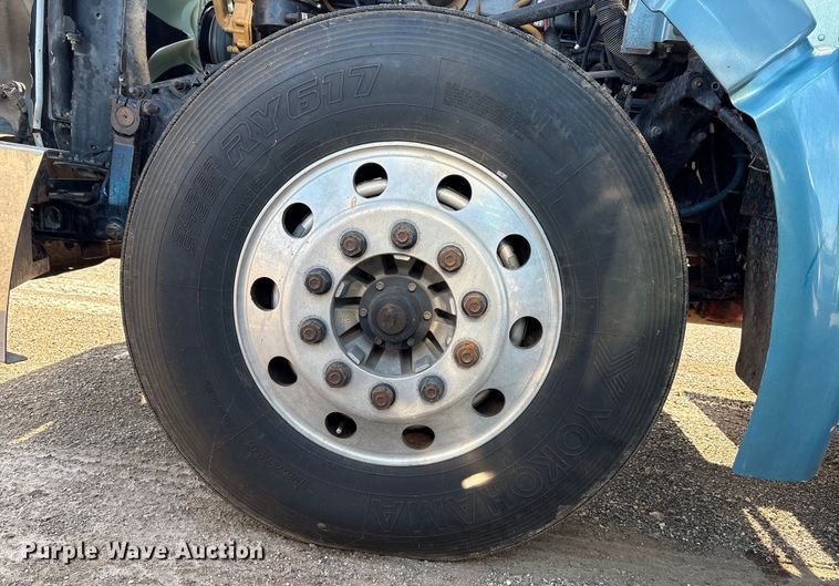 image for item EM0509 2007 Peterbilt 386 semi truck