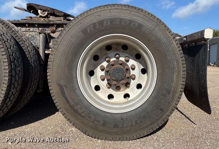 image for item EM0509 2007 Peterbilt 386 semi truck