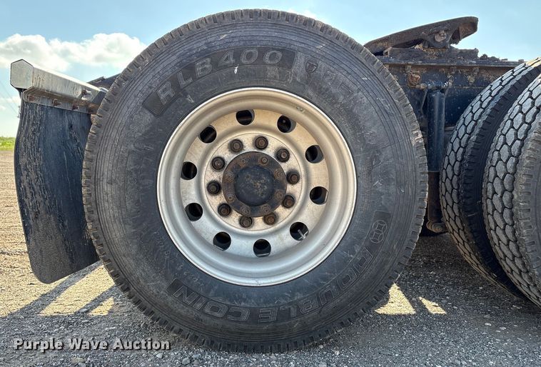 image for item EM0509 2007 Peterbilt 386 semi truck