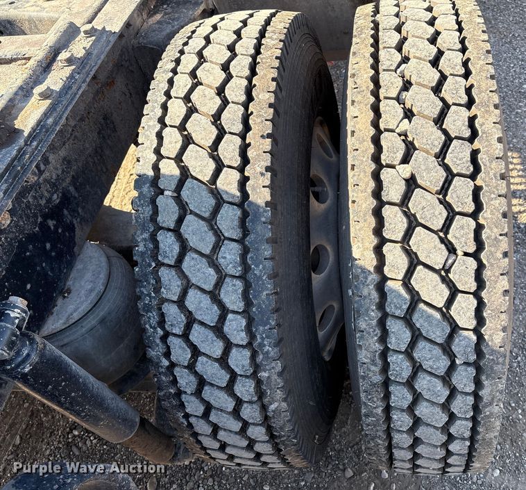 image for item EM0509 2007 Peterbilt 386 semi truck