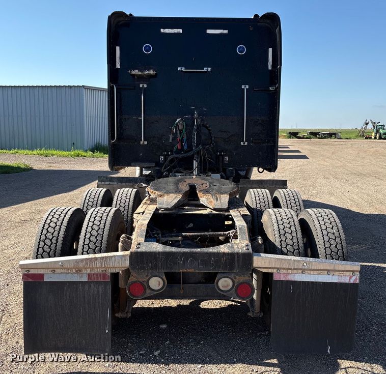 image for item EM0510 2008 Peterbilt 386 semi truck