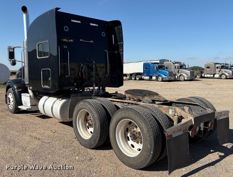 image for item EM0510 2008 Peterbilt 386 semi truck
