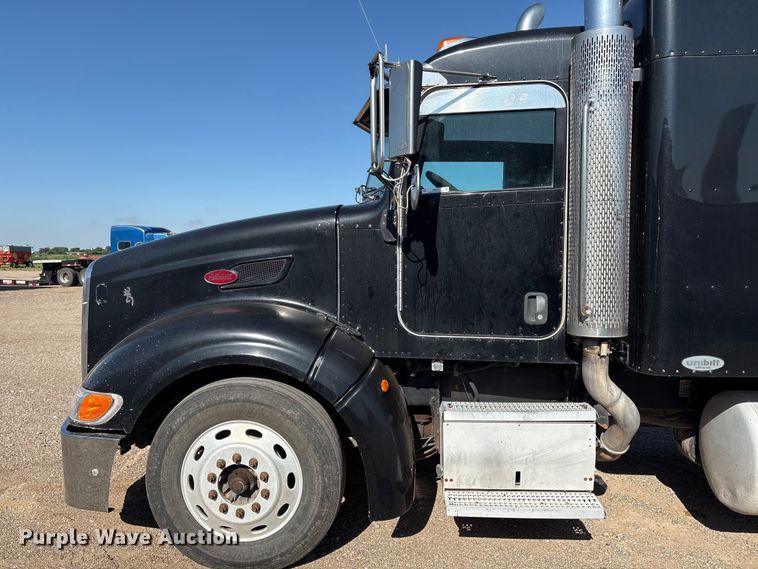 image for item EM0510 2008 Peterbilt 386 semi truck