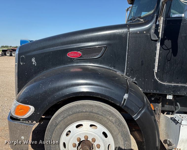 image for item EM0510 2008 Peterbilt 386 semi truck